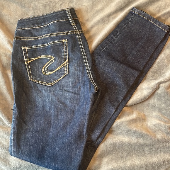 Silver - Picture 2 of 3